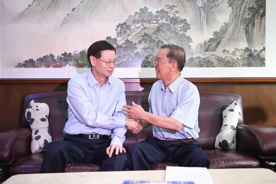 新任辽宁省委书记许昆林，看望慰问正省级老同志