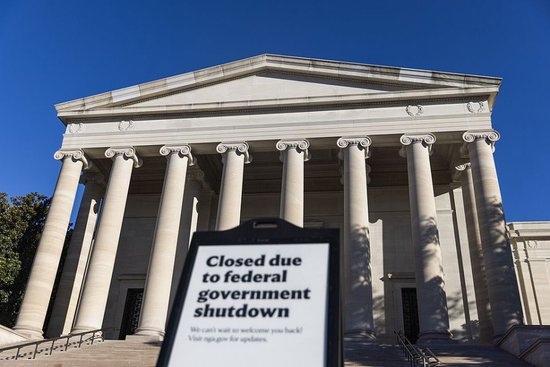 美国联邦政府关门已“满月”,为什么两党还不急