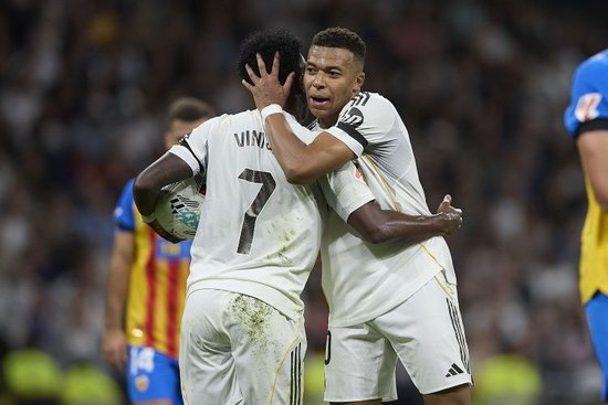 马卡:维尼修斯罚点球让姆巴佩错失戴帽的机会,后者选择沉默