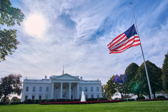 白宫这半旗降得是否慢半拍？算是没有破坏规矩？