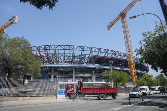 记者:巴萨可能对阵阿拉维斯重返诺坎普,初步计划容纳45000人