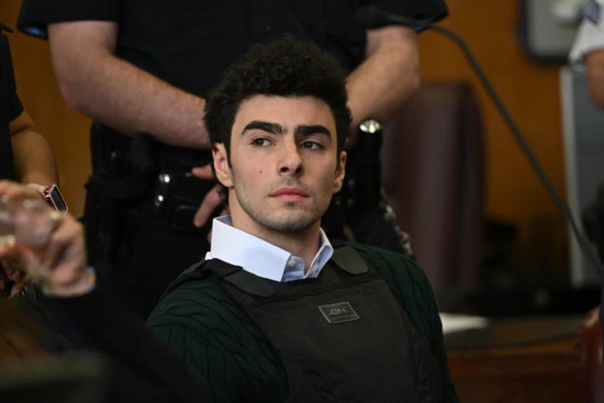 枪杀美医保高管嫌犯路易吉:被曝在监狱内“非常受欢迎”,此前有大量粉丝给他打钱