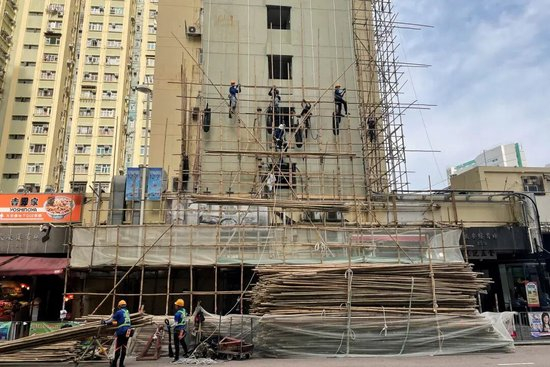 香港大埔火灾已致94人遇难 竹棚架是否该为宏福苑大火“负责”，香港为何仍在使用？多方人士解答