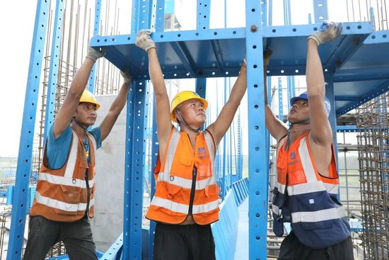 香港大埔火灾已致94人遇难 竹棚架是否该为宏福苑大火“负责”，香港为何仍在使用？多方人士解答