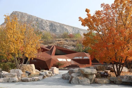 层林尽染引客来～“红叶经济”红透浅山富了乡邻