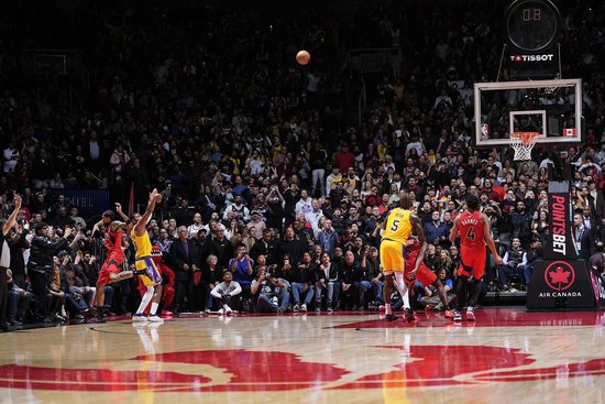 神迹终结但却以最詹姆斯的方式赢球 23年来时代在变可他初心不变