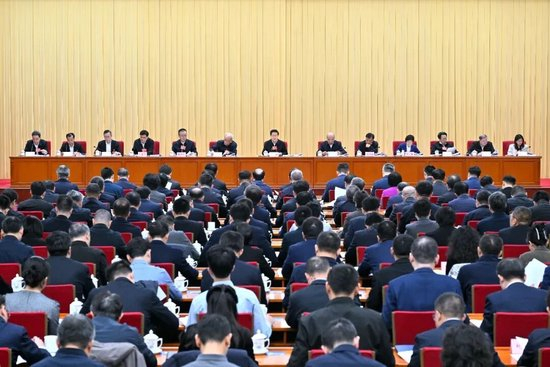 郑栅洁作报告,明确明年9项重点任务