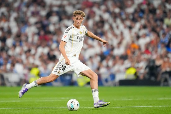 旧将:赫伊森很快会成为皇马的组织型中场,他的表现已然初见端倪