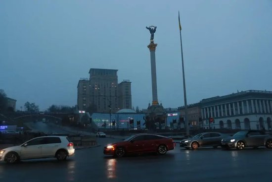 想了想,欧洲还是不敢动俄罗斯,哪怕普京在恋爱中……