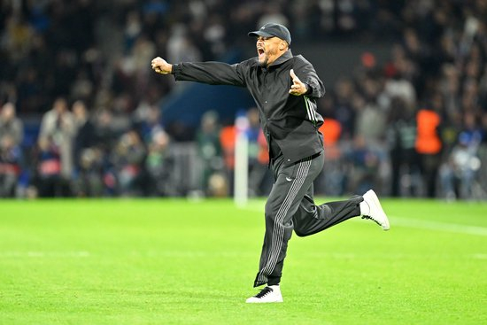 统治力！拜仁2025年34轮比赛均处于榜首位置，德甲历史首队