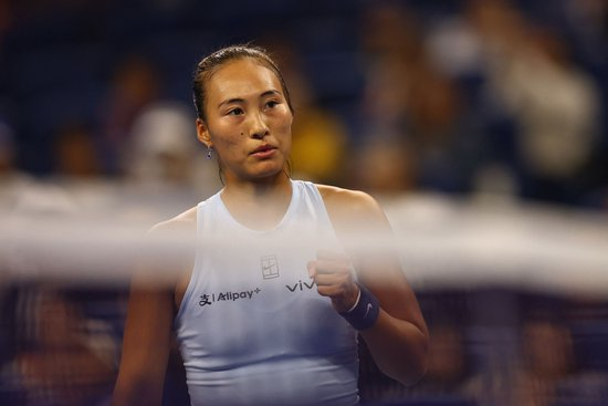 复出之战！郑钦文vs莱巴金娜的表演赛1月13日14点开打