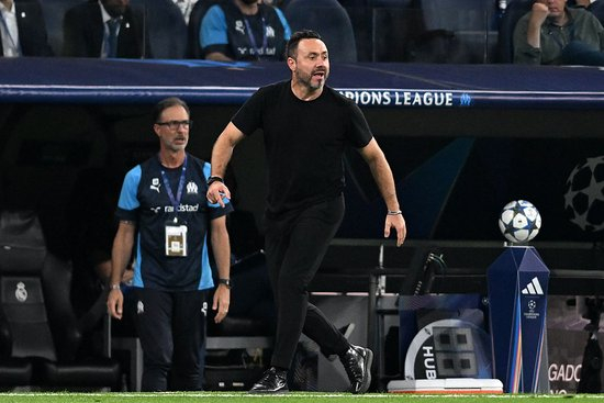 BBC：助教卡巴列罗可能出任临时主帅，切尔西一直欣赏德泽尔比