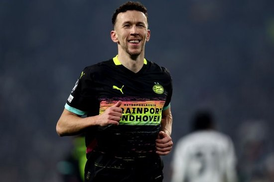 记者：国米评估考量邓弗里斯的战术作用 佩里西奇仍在引援名单中