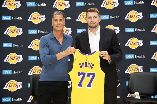 原来是备胎！东契奇初到湖人后列出了5个中锋目标 艾顿并不在其中