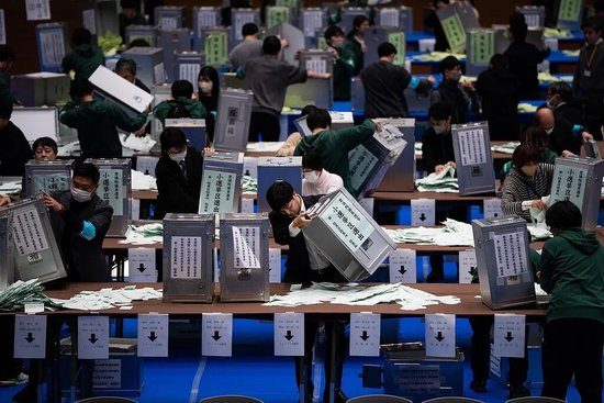 “高市早苗采取突袭战术进行的政治豪赌，算是赌赢了”