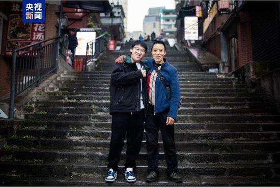 追更15年前的一张珍贵合照!重庆“棒棒”父子故事暖心后续→