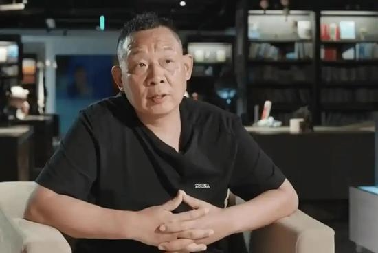 胖东来官网被挤爆!招聘900人,保安保洁要求“不超25岁+本科”,到手月薪近9000元,45分钟全部报满,求职者:根本进不去
