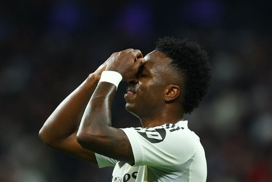 连过数人禁区倒地未判点球!每体:维尼修斯认为他受裁判“迫害”