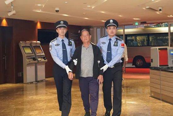 今年已追回225亿！中央纪委国家监委：绝不让腐败分子及其亲属在境外挥霍不义之财
