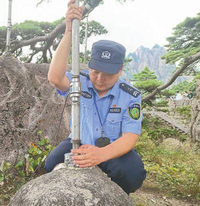 用心用情守护美丽黄山！今天，李培生胡晓春的故事霸版人民日报