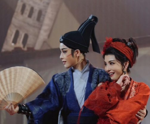 她们,拟破格晋升一级演员(正高级)