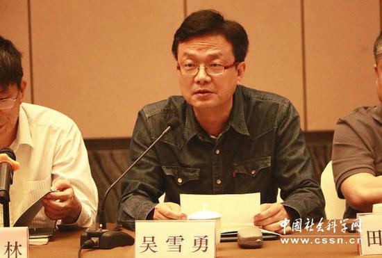 浙江出版联合集团副总裁吴雪勇作专题发言 上海大学/摄