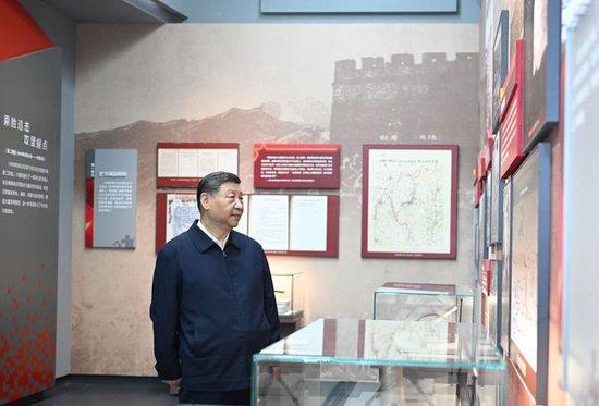 7月7日至8日,中共中央总书记、国家主席、中央军委主席习近平在山西考察。这是7日下午,习近平在位于阳泉市狮脑山的百团大战纪念馆考察。新华社记者 燕雁 摄