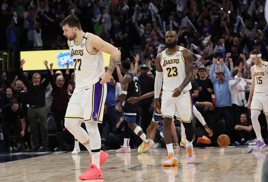 没了里夫斯这个粘合剂 老詹和卢卡不兼容的问题要彻底暴露了？