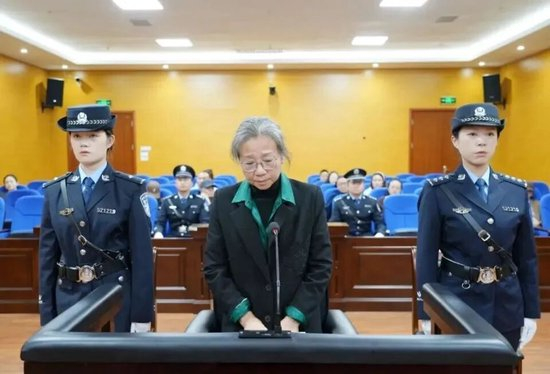 女厅官景亚萍受审,当庭认罪悔罪!曾卷入“利用政府服务器挖出327枚比特币,价值1.5亿”谣言