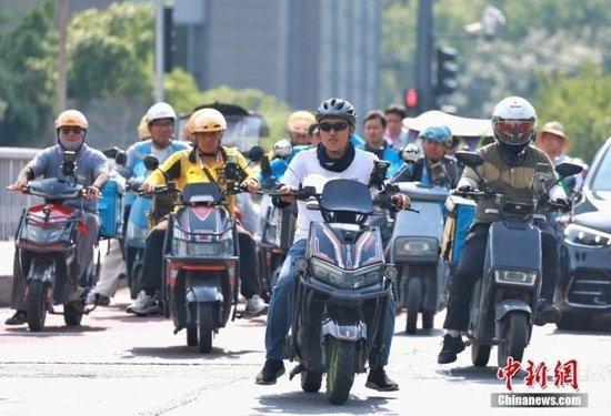 外卖补贴大战背后:骑手日工作超12小时,餐饮商家每单亏8元