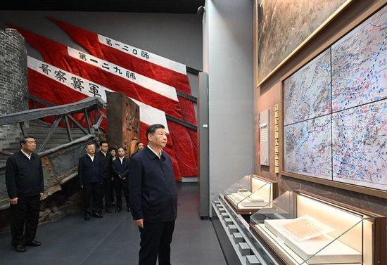 7月7日至8日,中共中央总书记、国家主席、中央军委主席习近平在山西考察。这是7日下午,习近平在位于阳泉市狮脑山的百团大战纪念馆考察。新华社记者 谢环驰 摄