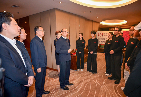 《731》全球首映,黑龙江省委书记许勤、省政协主席蓝绍敏现场观看