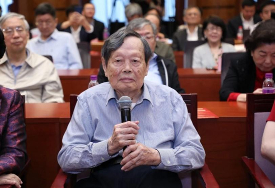 13岁立志拿诺贝尔奖!35岁时杨振宁的童真“狂言”成现实