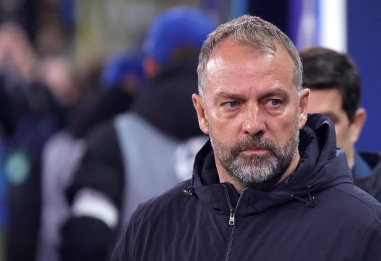 TA：接近教练组的消息人士表示，弗里克无意放弃高位防守