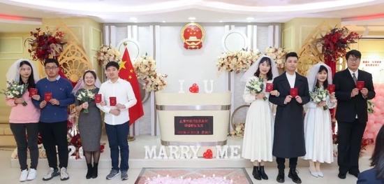 用爱迎新，上海761对新人在元旦当天办理结婚登记