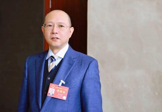 郑成渝,培植个人势力,搞钱色交易,大肆贪污国有资产