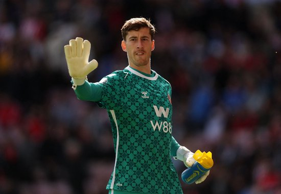 英媒：维卡里奥可能离队，热刺有意今夏引进桑德兰门将罗夫斯