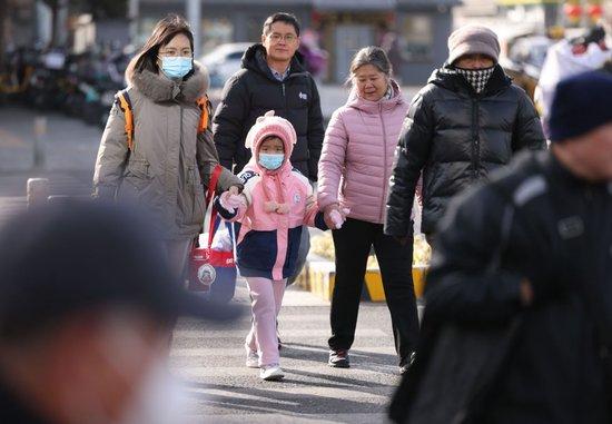  蛇年北京首场大风降温天气来袭，有人关心会不会下雪