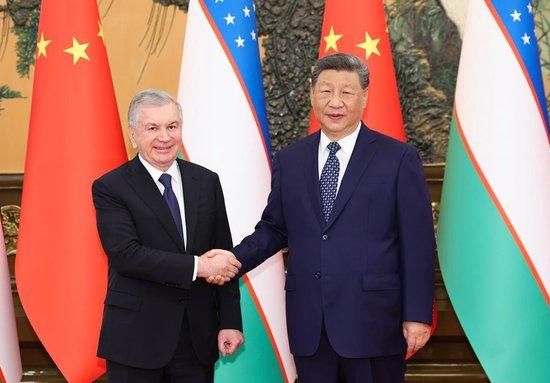 习近平会见乌兹别克斯坦总统米尔济约耶夫