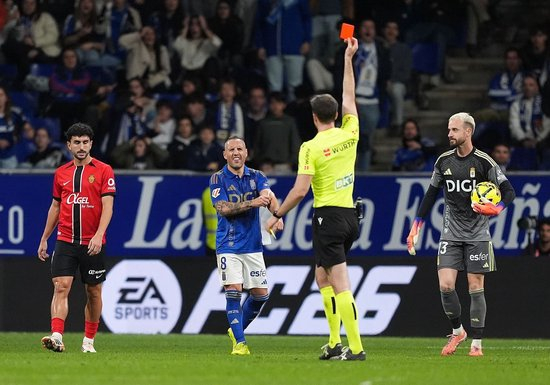 生涯首张直红 40岁卡索拉西甲飞铲染红,20年生涯835场第2红