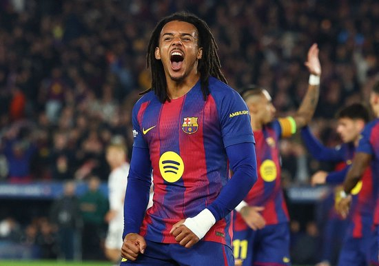 后卫球员在欧冠3分钟内梅开二度,孔德是赛事历史第二人