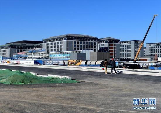已基本建成的北京城市副中心行政办公区一期工程现场(2017年12月20日摄)。 新华社记者 罗晓光 摄