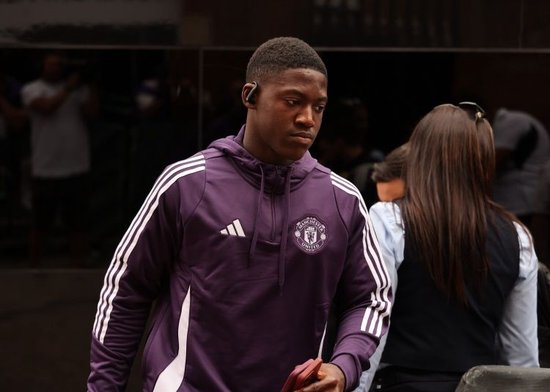 板凳坐穿…20岁梅努英超0首发9替补4次未出场,身价4500万队内第5