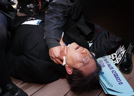 韩国政府将李在明2024年遇袭事件定性为“恐怖袭击”