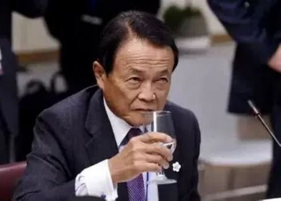 插裤兜，非常罕见的送别动作！日方接受吗？