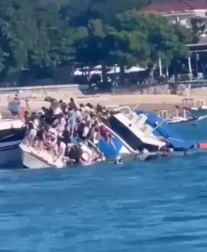 巴厘岛载80人快艇倾覆,2名遇难中国游客身份确认,亲历者:船体倒扣海水涌入,舱门打不开从窗户逃生