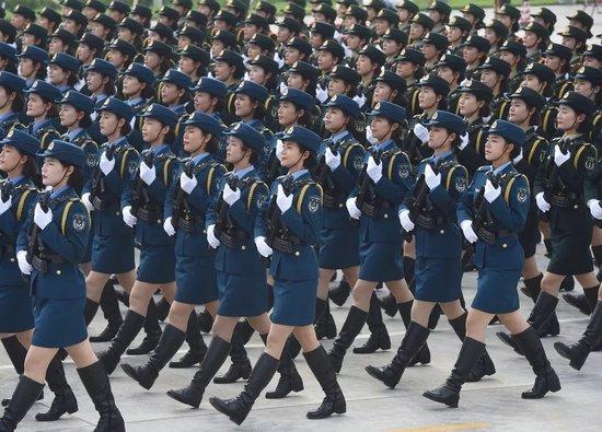 装备方队唯一的“女教头”,超帅!
