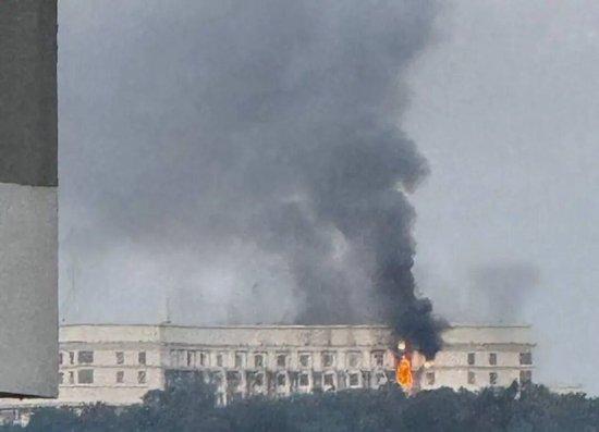 乌总理证实：乌克兰政府大楼首次遭俄军袭击 现场画面曝光