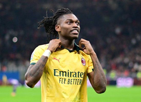 记者：莱奥身体已恢复并参加米兰合练 普利西奇和拉比奥特仍单练