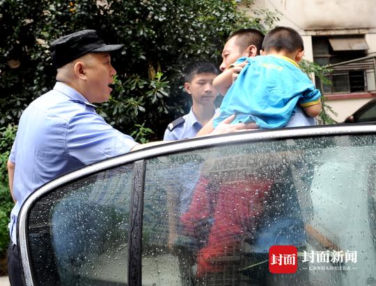 2015年7月3日,小伟走失后被民警送回。